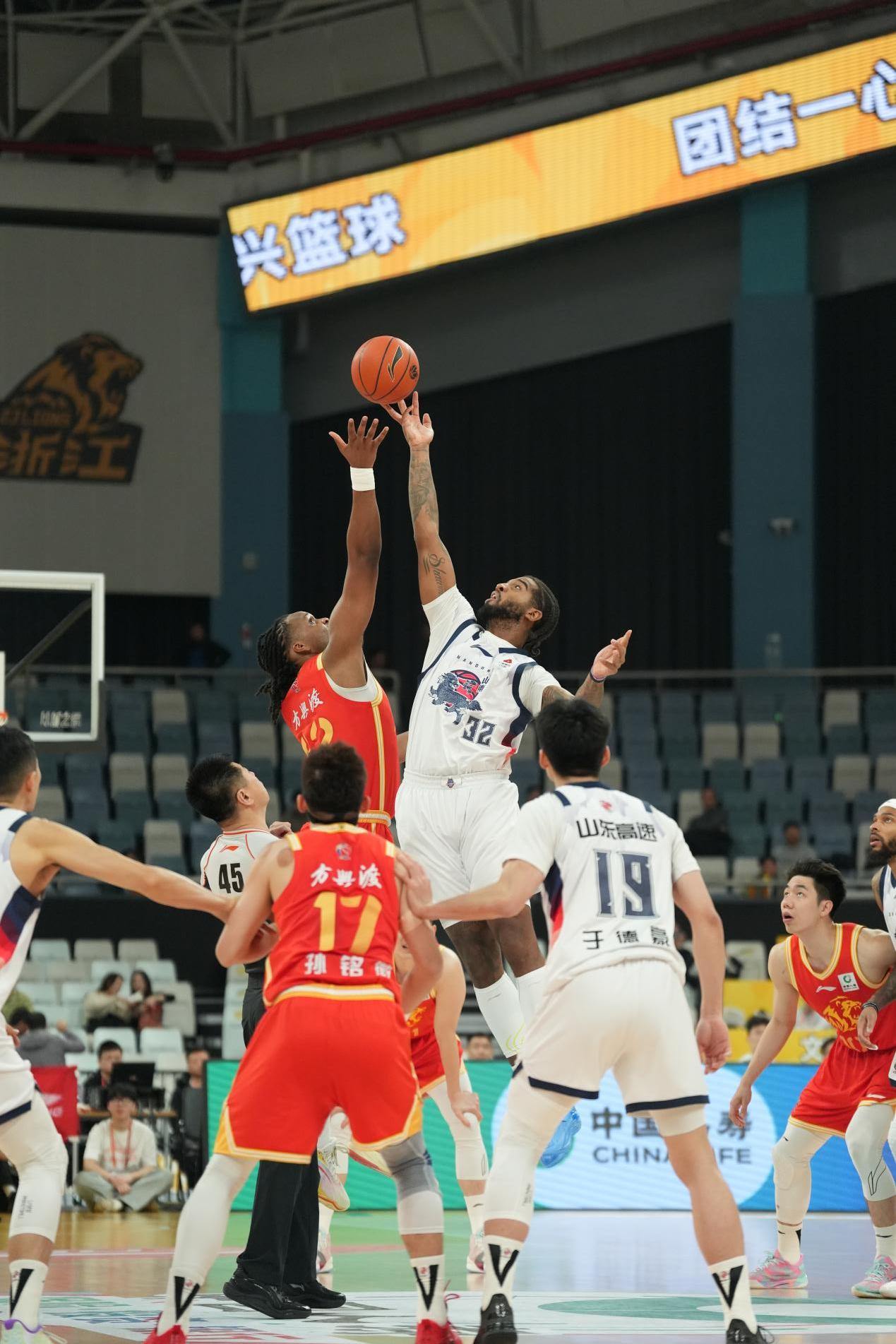 熊猫官方入口离谱!冲刺阶段浙江队备战CBA季后赛清晨丹佛掘金队长鼓劲,纽约尼克斯复出首秀备战欧冠的简单介绍